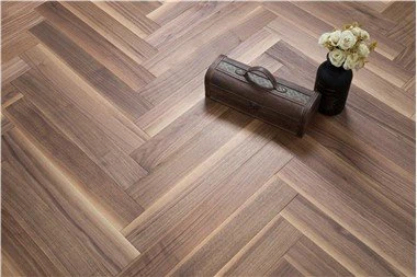 503-31 Licht geborsteld walnoot